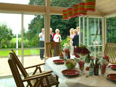 Planerar du för en kräftskiva? Vill du ha ett knytkalas eller en pampig fest med bordsplacering? Välj själv, kräftskivan är nämligen en högtid som passar för alla festformer. Huvudsaken är att man samlas och suger ut det sista av den ljuva sommaren i glada vänners lag.