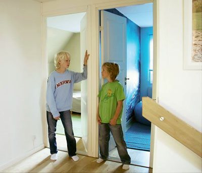 Behovet av väggar i huset kan variera över tid beroende på hur familjen utvecklas. Här visar vi hur du monterar en innervägg som sedan enkelt kan tas ned igen.