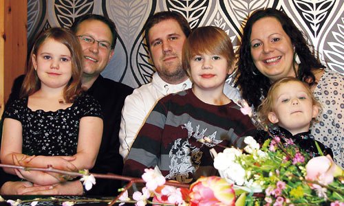 Då ska du se till att hon eller han vinner vår granntävling och får en spännande utomhusbelysning!