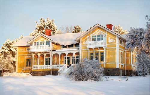 Nu är det avgjort! Sveriges vackraste villa ligger i Sandträsk, 4 mil nordväst om Boden. Skåne-paret Jennie och Daniel Nilede hittade hit för 10 år sedan och gjorde sitt livs klipp.