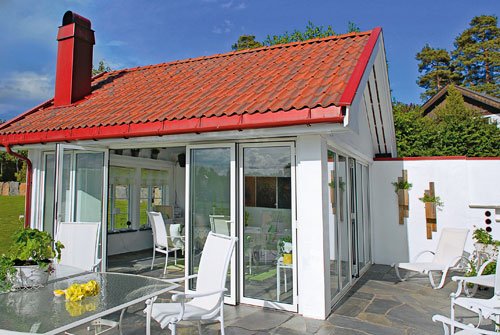 Familjen Kvalnes-Ulviken bor på norska ostkusten och har ett uterum som används året om. Det är perfekt för både julens fester och sommarens grillningar. Men också för bara lugna stunder.