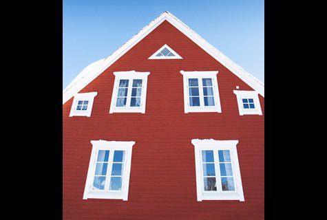 För de allra flesta är ett fönsterbyte en stor investering. Det är även en investering som du ska leva med under en lång tid. Att välja rätt produkter är därför viktigt och det finns ett antal faktorer att ta hänsyn till.