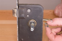 byta dörrhandtag byta handtag dörr