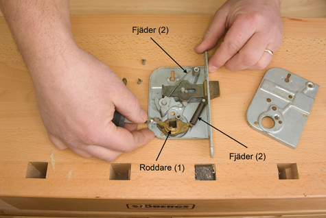 byta dörrhandtag byta handtag dörr