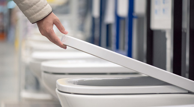 En dag är det dags att köpa en ny. Och som med allt annat finns det en kunskap om toan som kan vara bra att sätta sig in i innan köpet. Ulf Halldén på Svedbergs tipsar om vad som är värt att tänka på innan du slår till.