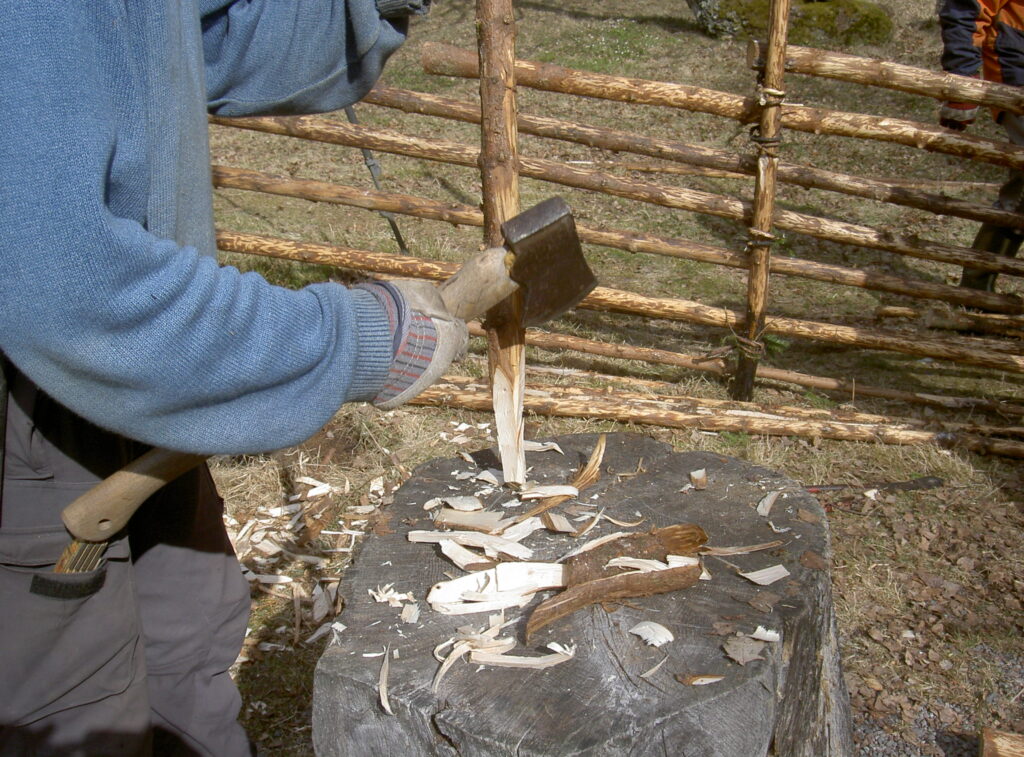 Vässa störarna när du bygger gärdesgård