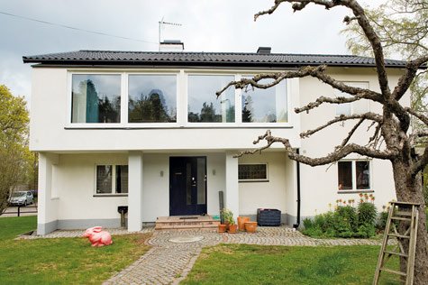 Vill ni skaffa moderna 3-glasfönster men tycker att de förstör husets karaktär och är dyrt? Här finns lösningen! Släng inte ut era gamla fina fönster. Vinterisolera dem enkelt istället.
