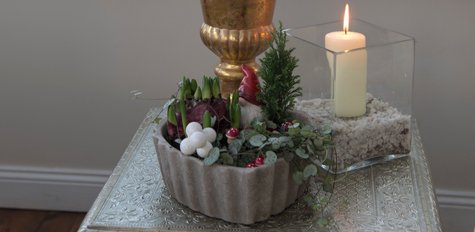 Gör fina jularrangemang med små medel. Ta det som finns till hands.