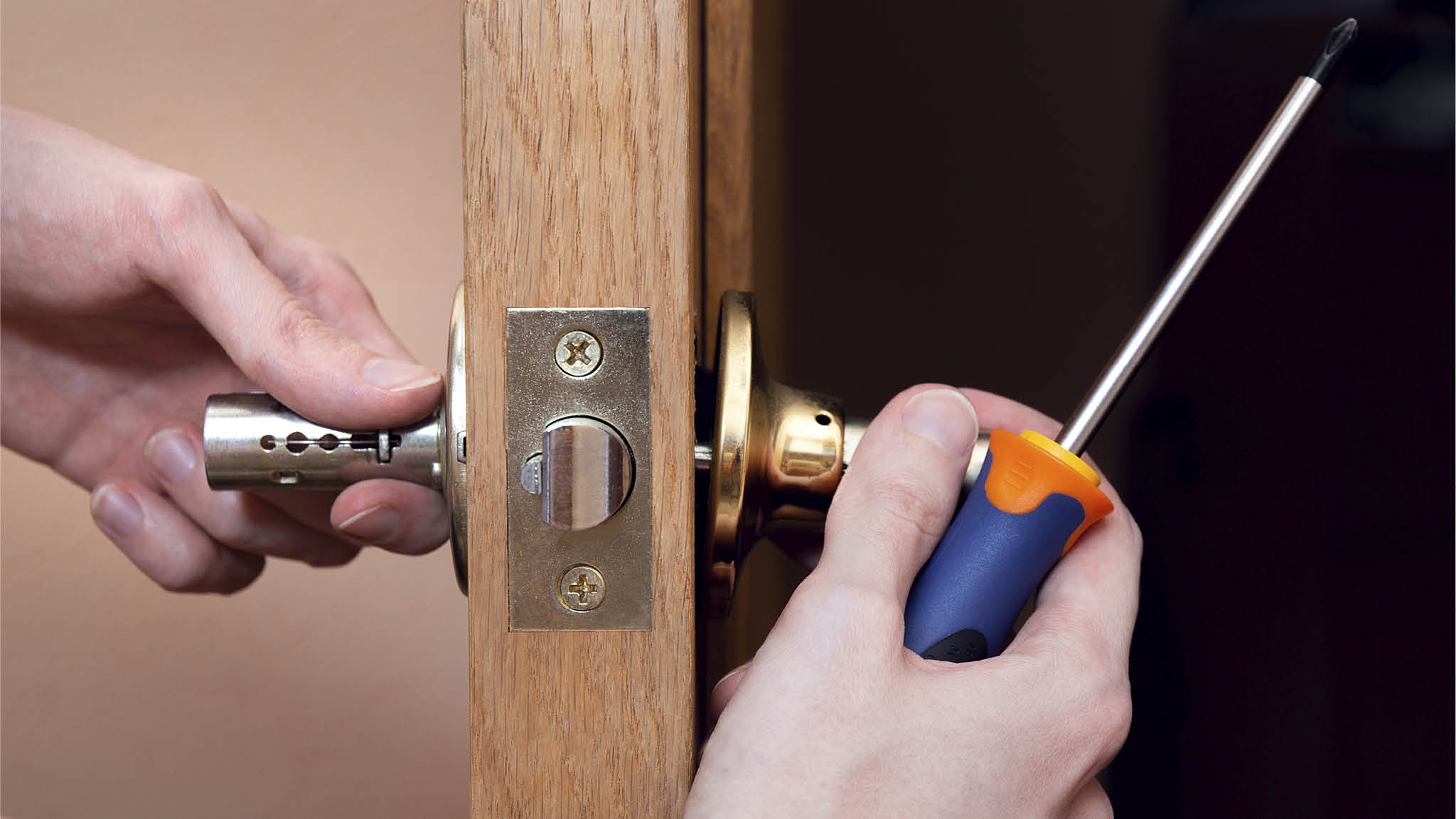 Så byter du dörrhandtag