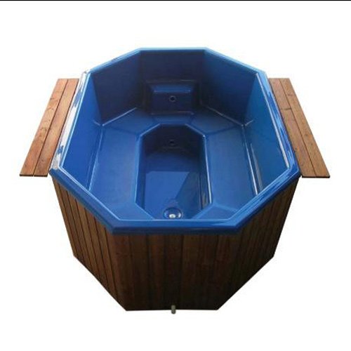 Stor badtunna med plats för många
 Är ni många som ska få plats i badtunnan? Då kanske den här stora för 10 personer, som rymmer 1500 liter vatten, är vad ni söker efter. Lättskött och energisnål, med extern kamin. Crystal 1500 Spa, 42 500 kr, Crystalbad.se.