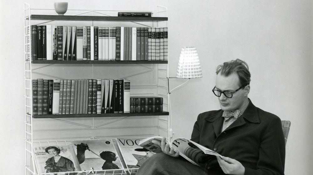 Tidlös, klassisk och en av Sveriges mest kända designklassiker  – stringhyllan uppfanns av Nisse och Kajsa Strinning. Här är den spännande berättelsen om Sveriges mest kända designbokhylla.