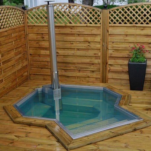 Vedpool som badtunna
 En modern typ av badtunna, en vedpool, i rostfritt stål och en kamin som enkelt går att ta loss och då använda som pool sommartid. Paketpris vedpool Aristokrat Triangular, med kamin och isolering, 54 995 kr, utan trappa, Vedpool.