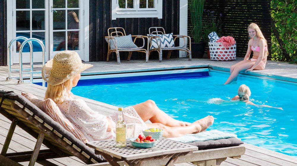 Funderar du på att skaffa en härlig pool i trädgården? Underbart! Men som med de flesta byggen finns det mycket att tänka på. Här är en stor guide för poolbygget.