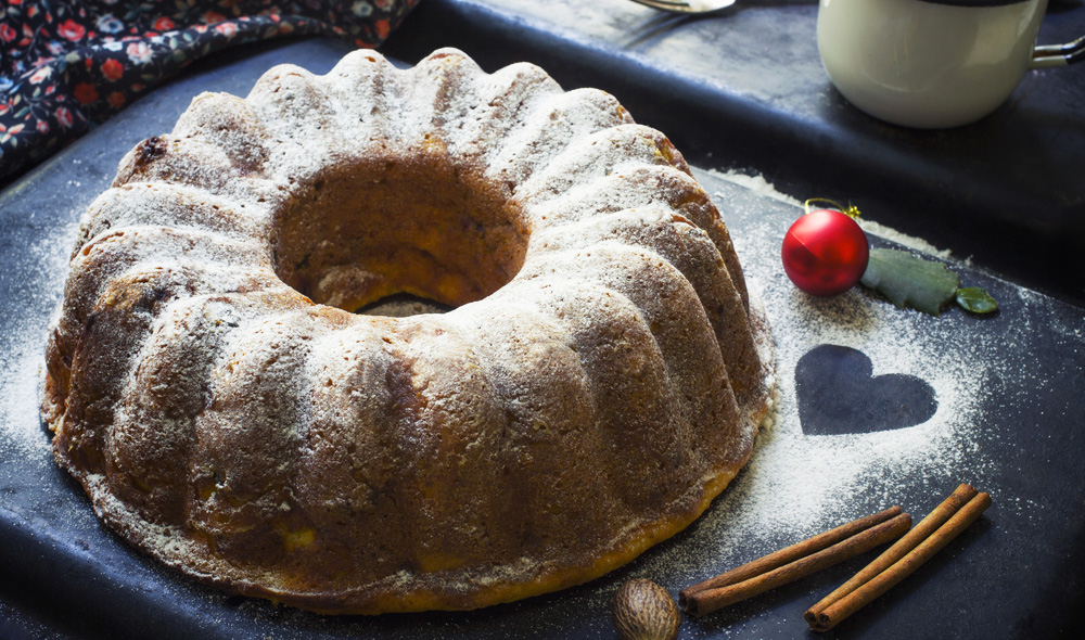 Gillar du sockerkaka? Då kommer du älska kanelbullesockerkaka. Här är receptet på kakan som kommer göra succé till fikastunden.