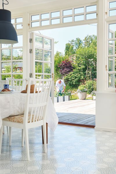 Tapetdesignern Hanna Wendelbo-Hansson: ”Vi tapetserar om hela tiden” - Vi i Villa