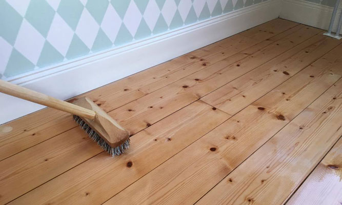 Så såpskurar du trägolvet - Vi i Villa