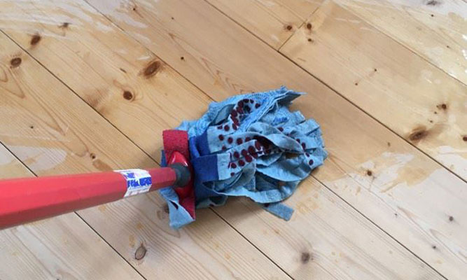 Så såpskurar du trägolvet - Vi i Villa