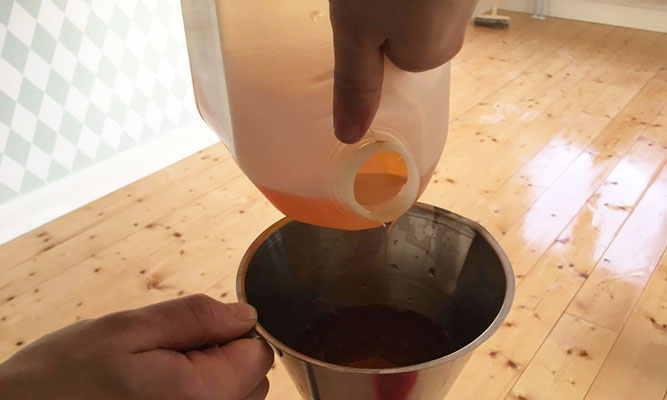 Så såpskurar du trägolvet - Vi i Villa