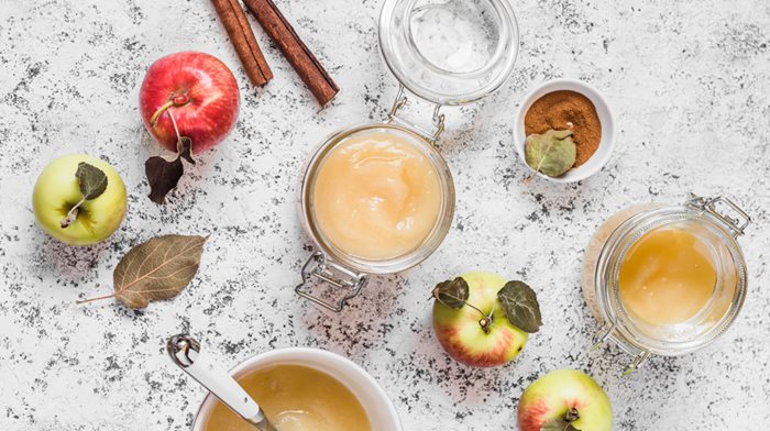 Laga mat som en äkta bonde med hjälp av recepten från Niklas Kämpargårds bok Bondens skafferi. Så här kokar och fryser du in ditt eget äppelmos!