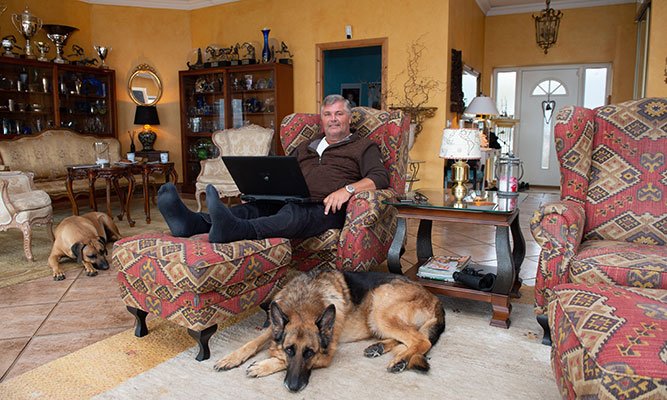 Travstjärnan Stefan Hultman njuter av sin egen udde - Vi i Villa