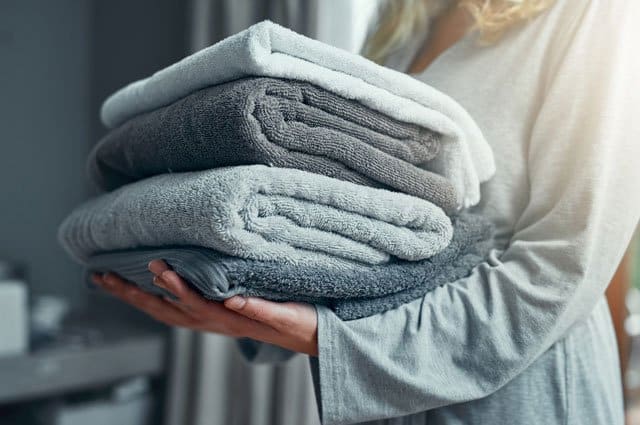 Speciellt i sjukdomstider är det viktigt att varje familjemedlem har en egen handduk i badrummet. Här är expertens tips  – så ofta ska du tvätta handduken.