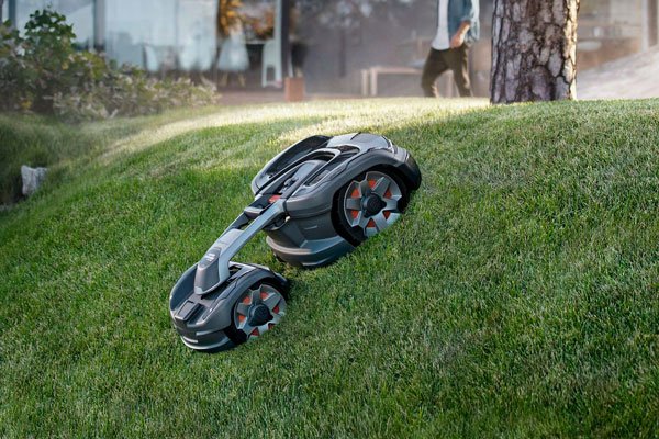 Dagens robotgräsklippare kan klara det mesta – den här fixar lutningar på upp till 70 procent!