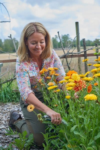 Pernilla Månsson Colt låter ogräset vara: ”Jag har blivit lat” - Vi i Villa