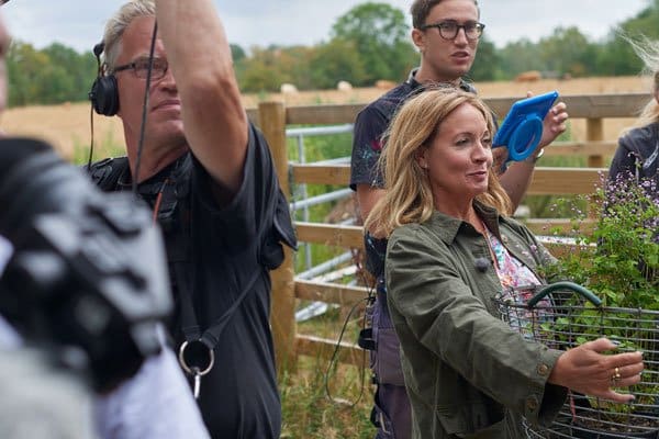 Pernilla Månsson Colt låter ogräset vara: ”Jag har blivit lat” - Vi i Villa