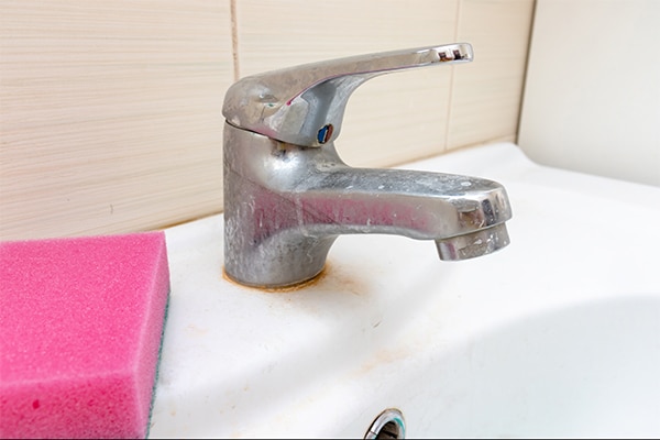 Så blir du kvitt de svåra fläckarna i badrummet! - Vi i Villa