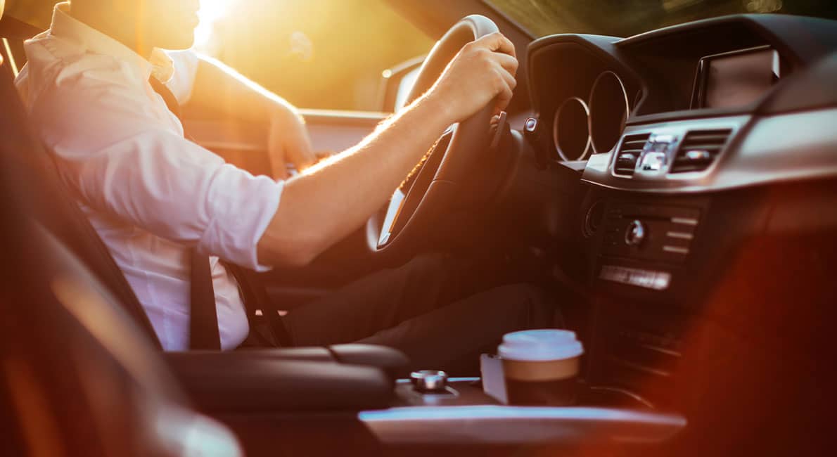 Visst doftar alltid bilen speciellt när den är ny? En härlig, fräsch doft. Som tråkigt nog alltid försvinner med tiden. Här är enkla stegen för att få bilen att lukta sprillans ny igen!