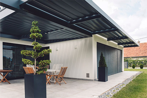 Pergola med tak – praktiskt och snyggt - Vi i Villa