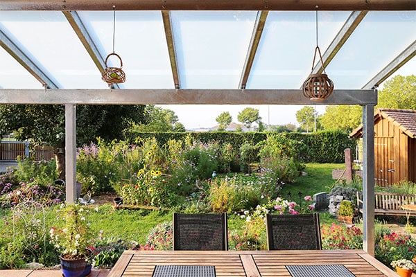 Pergola med tak – praktiskt och snyggt - Vi i Villa