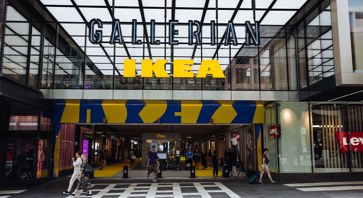 Här kommer en glad nyhet för alla stockholmare som tycker att det varit krångligt att ta sig långt från stan för att handla på Ikea  – nu har de öppnat ett varuhus mitt i city!
Vi i Villa var på invigningen för att spana in den nya butiken i Gallerian!