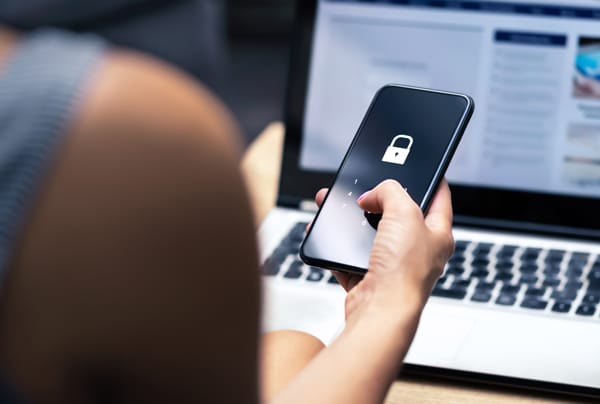 Är du orolig att bli hackad, avlyssnad eller filmad i hemmet? Här är tips på hur du skyddar dig!