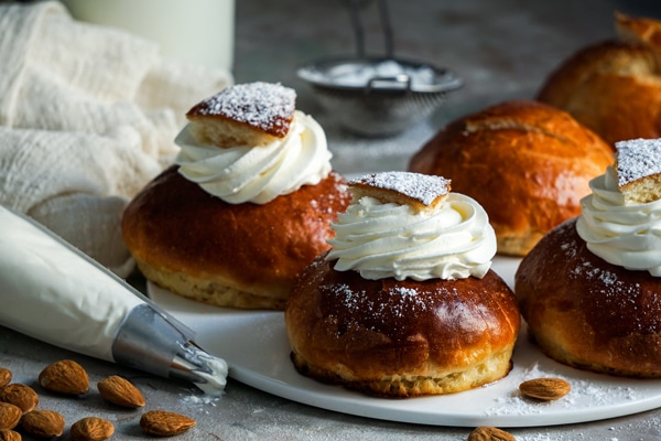 Det finns nog inget godare än semlor! Men varför firar vi egentligen fettisdagen och när infaller dagen i ära? Läs svaret här!