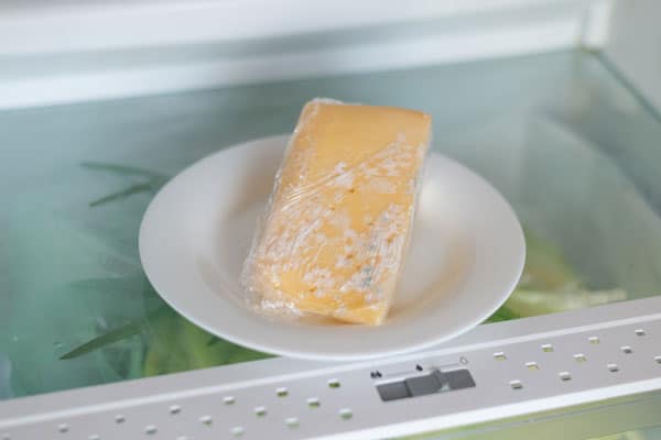 Varför möglar osten fort, undrar en läsare. Experten svarar!