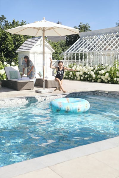 De färgglada badringarna säljs i Leilas e-handel.