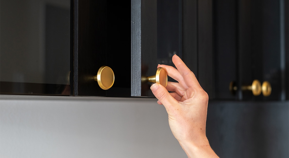 Ett snabbt och billigt sätt att få en ny look i köket är att byta beslag på köksluckorna! Här är fem fina favoriter.