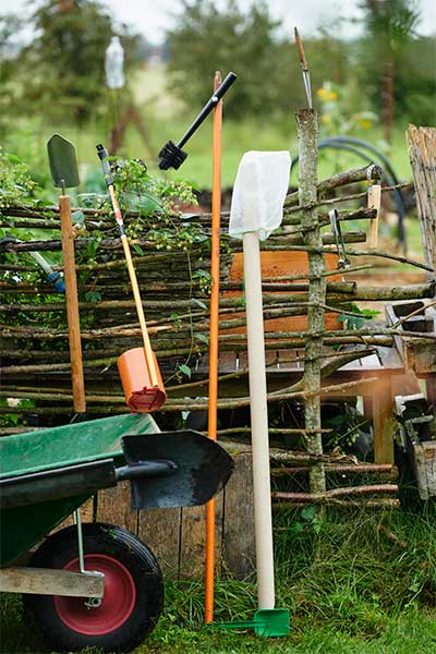 Hemsnickrade redskap.