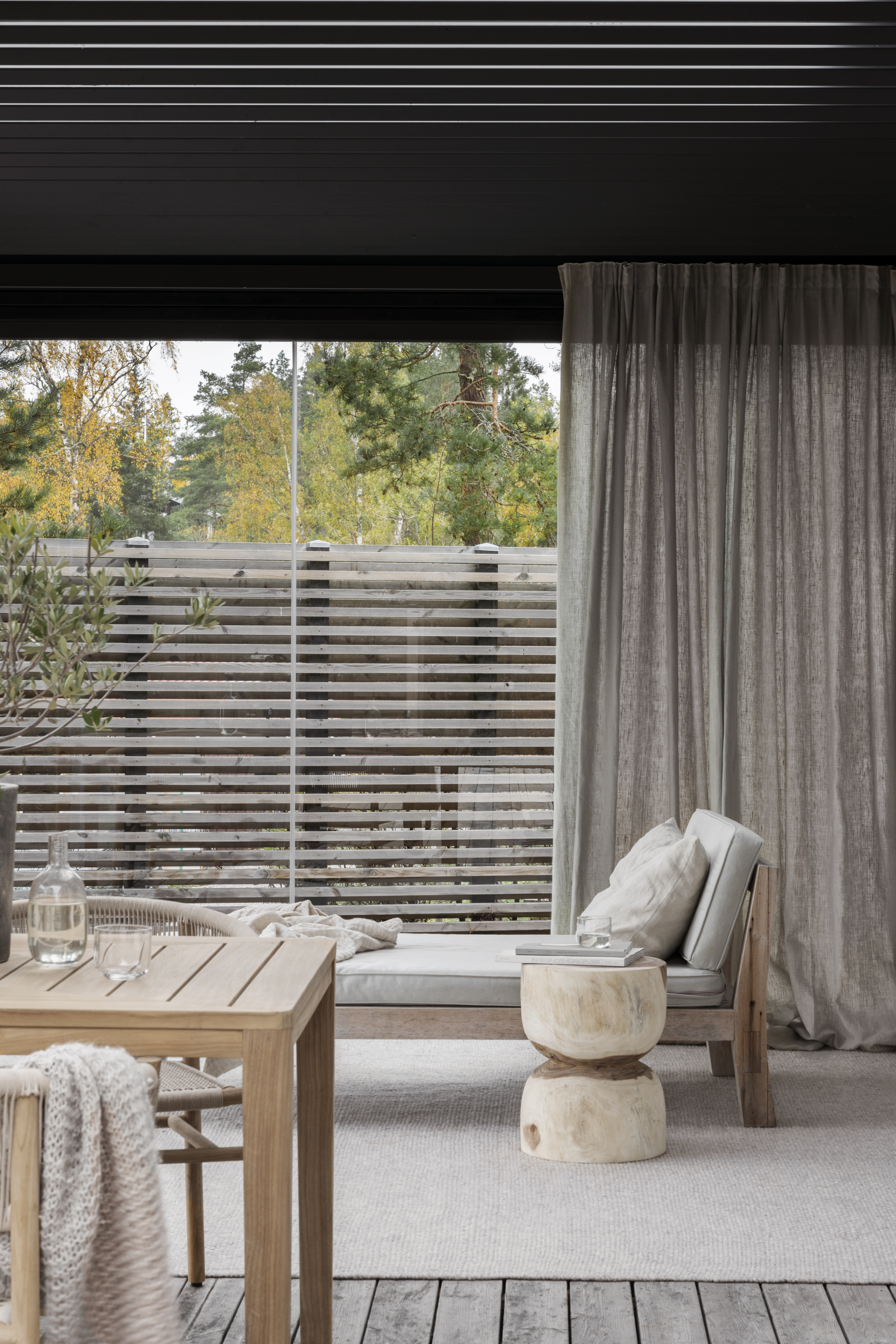 Uterum från Pergola inrett med textilier i en sammanhållen färgskala.
