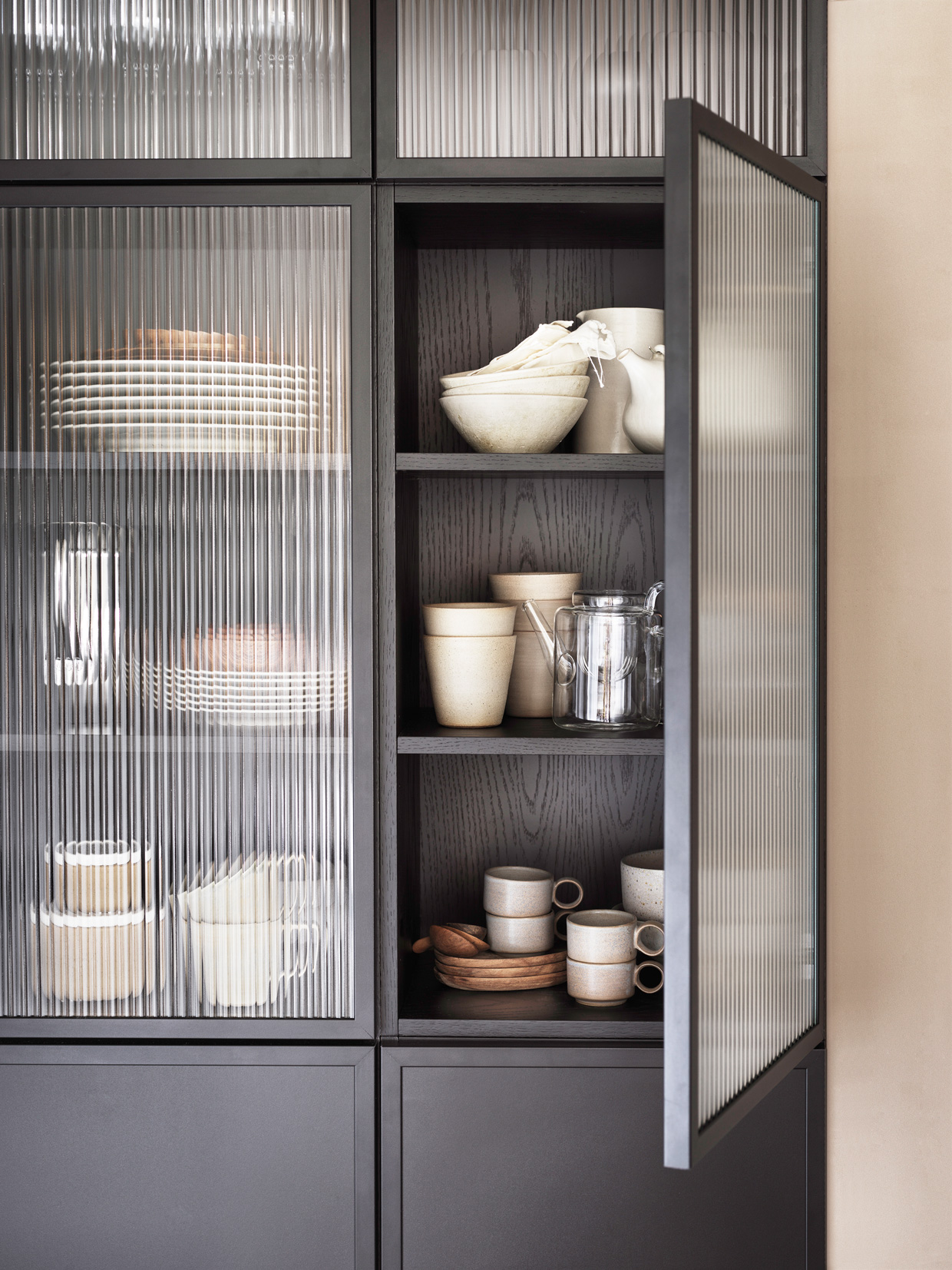 Räfflat skåp från
Ballingslöv.