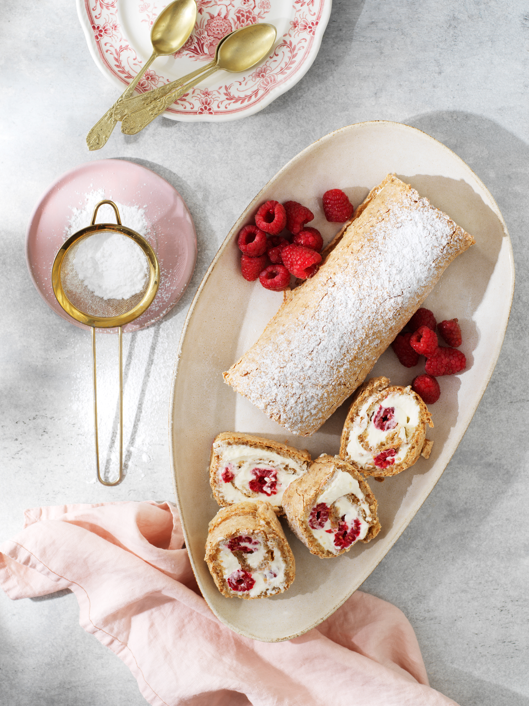 Rulltårta med kokosmaräng och färska bär – testa Camilla Hamids oemotståndliga recept! - Vi i Villa