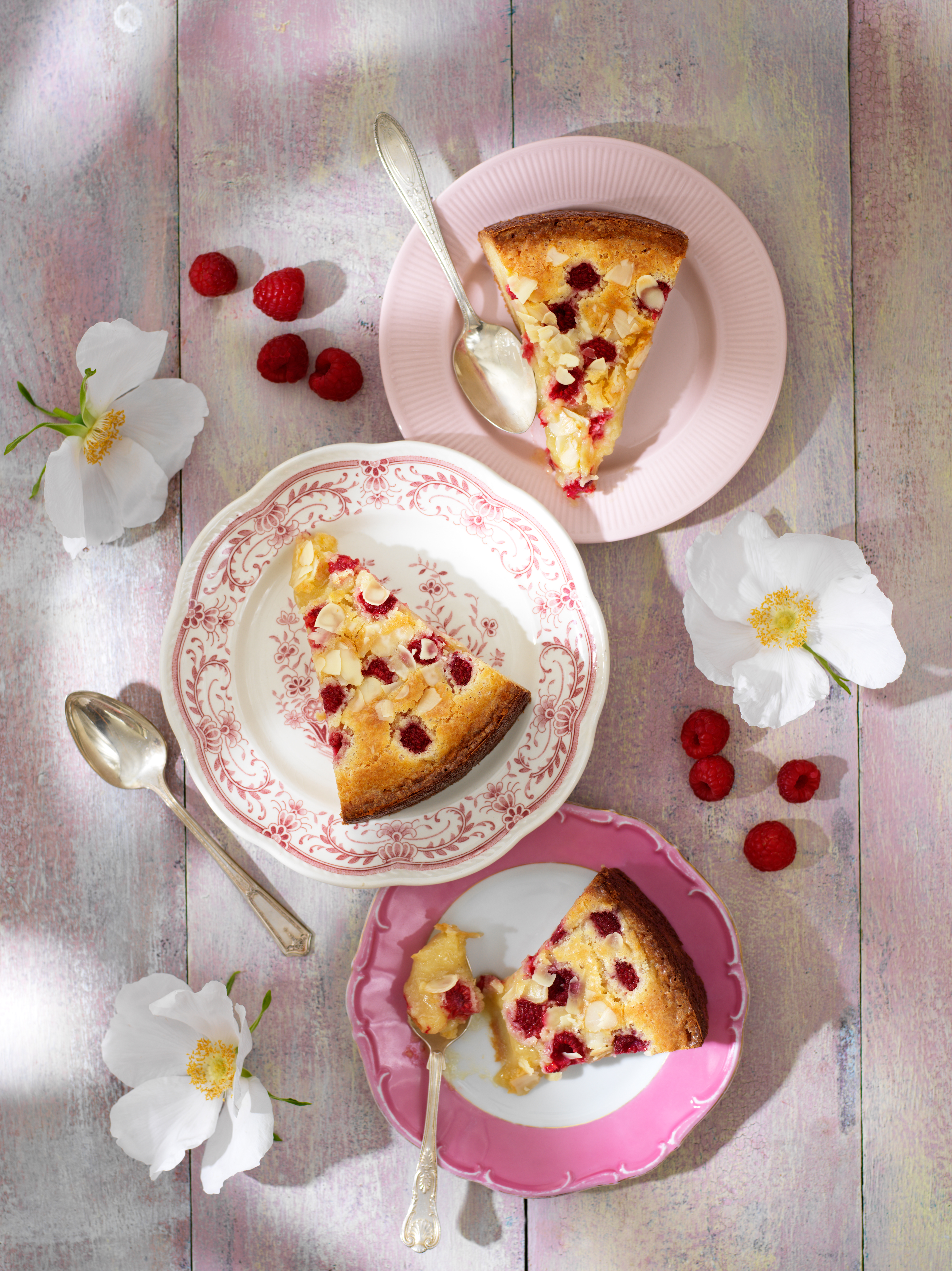 Camilla Hamids sommarfika: Hallonkladdkaka med vit choklad - Vi i Villa