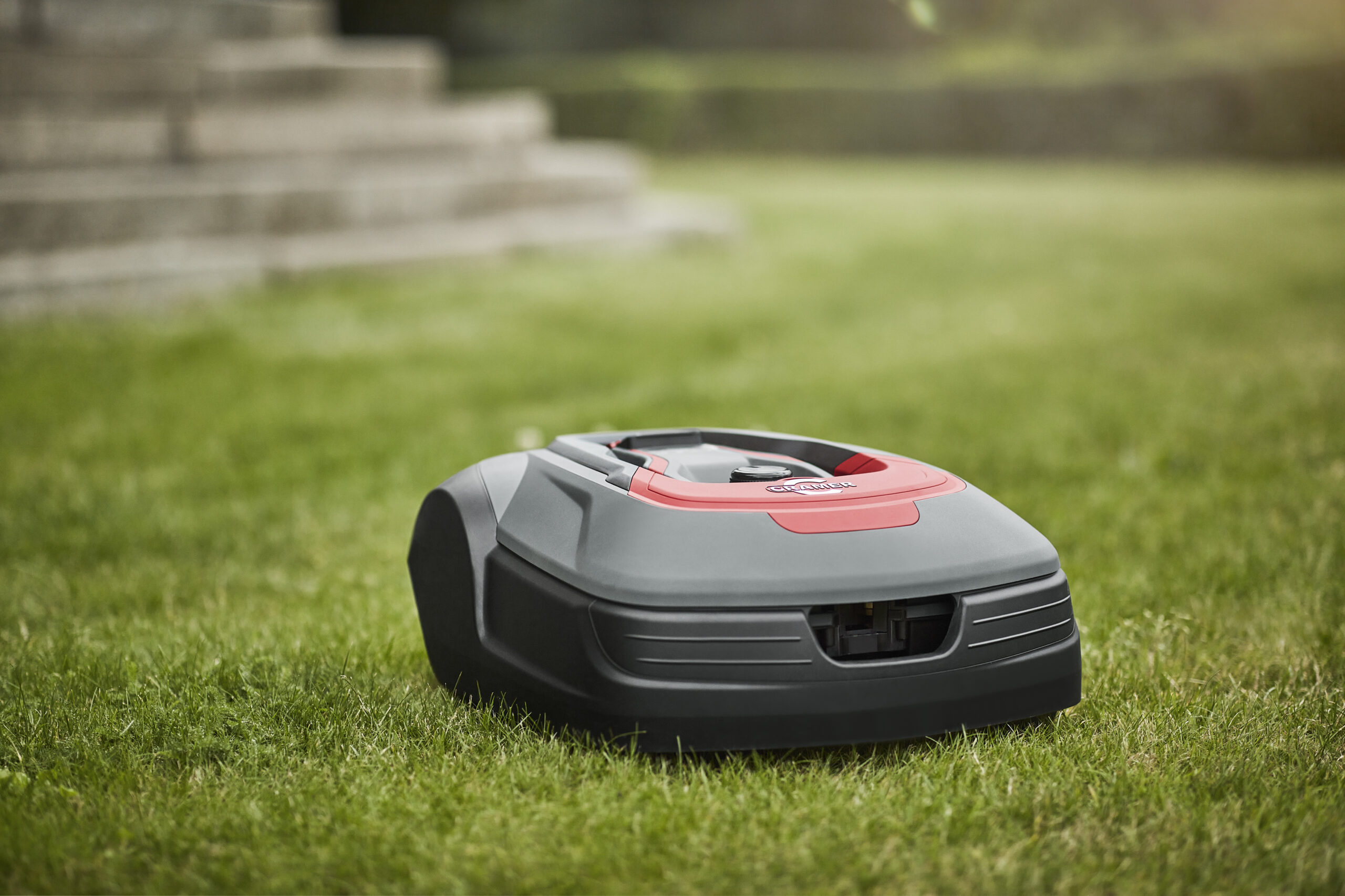 Med en robotgräsklippare blir det enkelt att hålla gräsmattan i toppskick i sommar. Just nu har du chansen att vinna RM1500 från Cramer – en kraftfull robotgräsklippare för medelstora till stora trädgårdar. Tävla enkelt här!