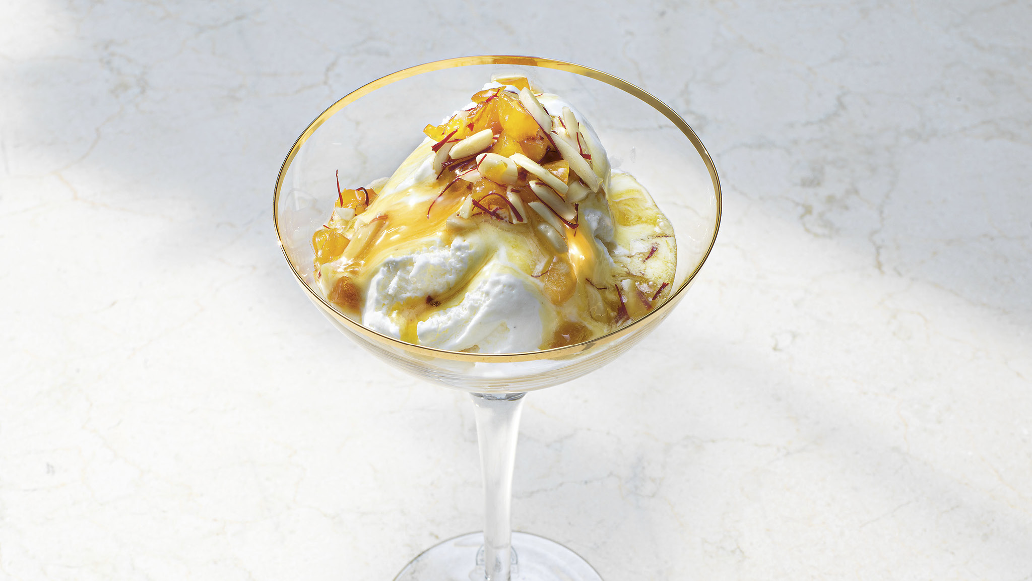 Mascarponeglass med honung, saffran och mandel - Vi i Villa