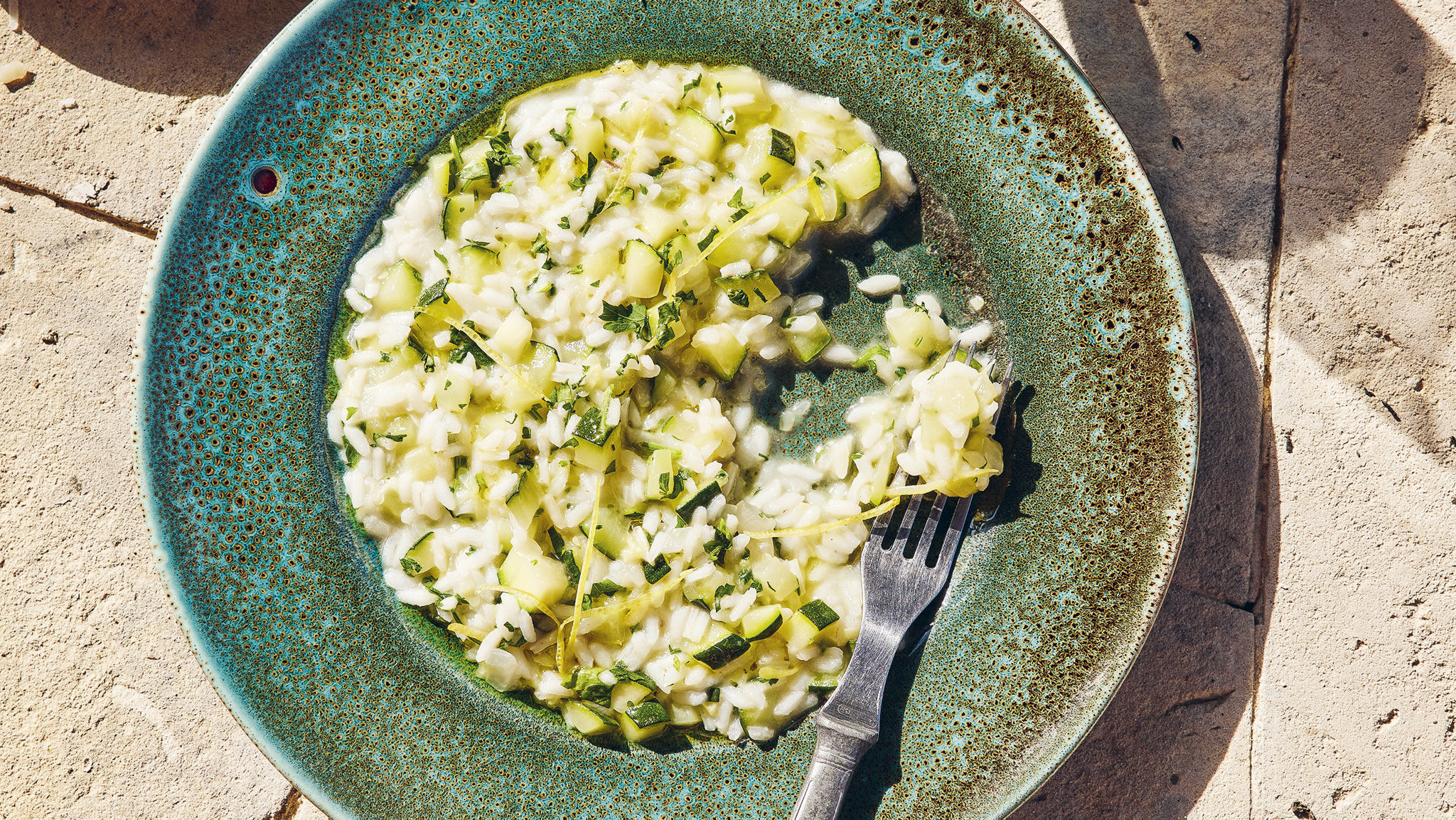 Krämig zucchinirisotto med sardeller, citron och parmesan - Vi i Villa